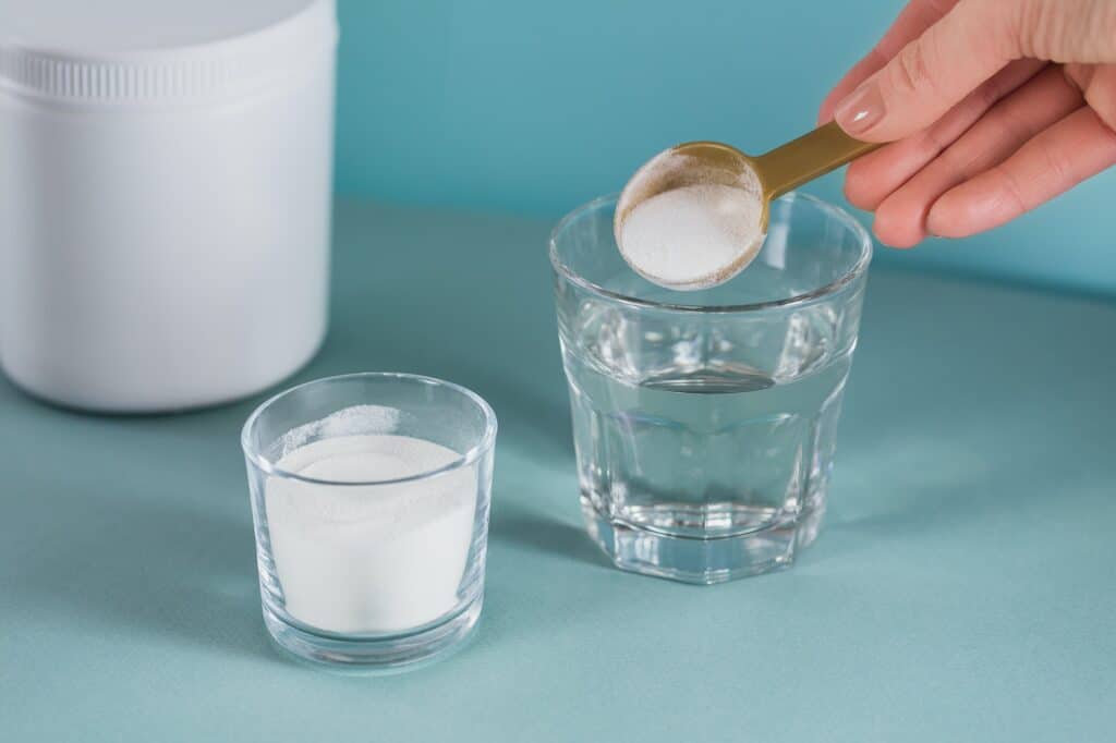 glass-with-collagen-dissolved-in-water-and-collagen-protein-powder-1024x682